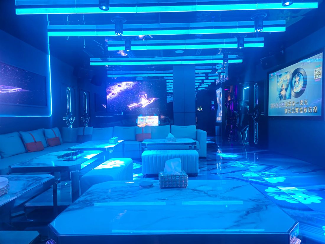 Gentlemen KTV interior 2