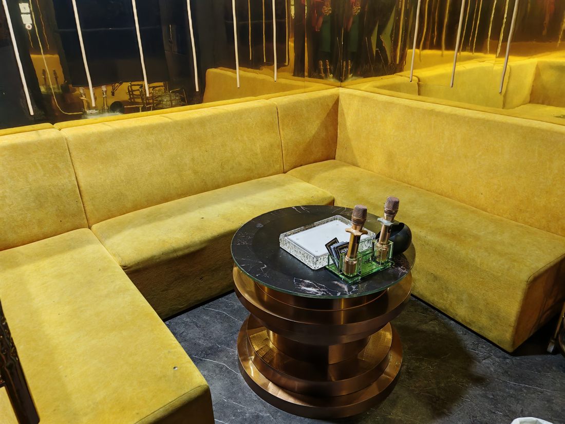 Gentlemen KTV interior 4