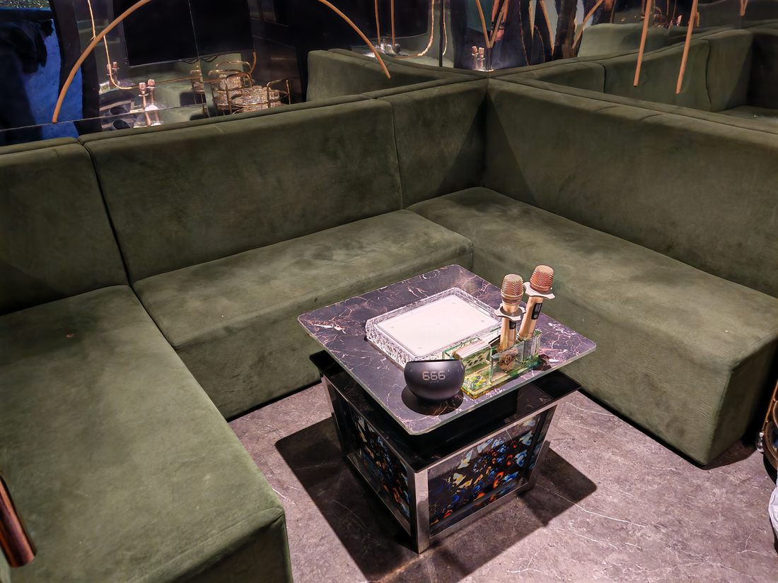Gentlemen KTV interior 5